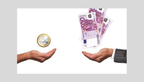 Wie viel Kinder an ihre pflegebedürftigen Eltern zahlen müssen, hängt von ihrem Einkommen ab. Foto: geralt / Pixabay