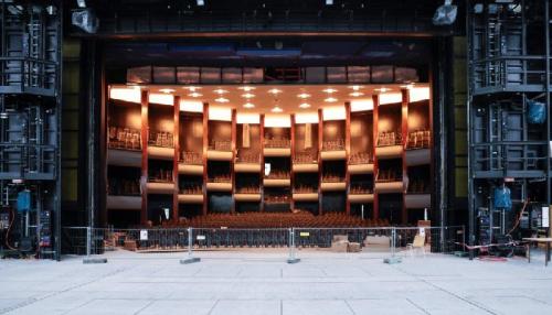 Silberstreif überm Bühnenrand. Foto: Thomas Banneyer