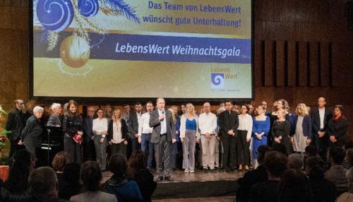 Ein Gruppenfoto des Vereins zeigt: Es gibt viele engagierte Menschen in Köln. Foto: MedizinFotoKöln